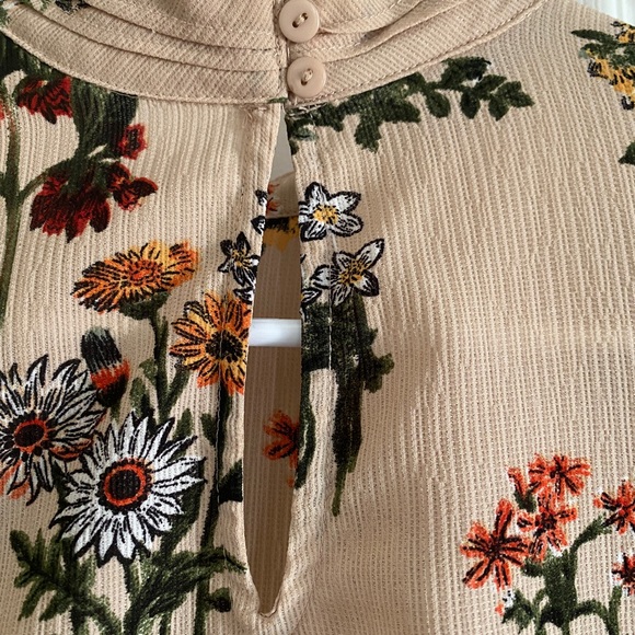 Excellent condition. Inches Measure: 25 shoulder to hem; 19 armpit to armpit. - Picture 5 of 7